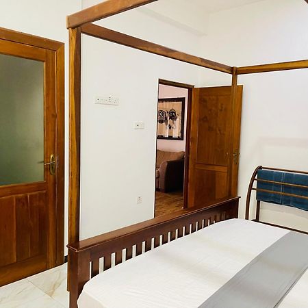 Sand & Surf Guest House Negombo Extérieur photo