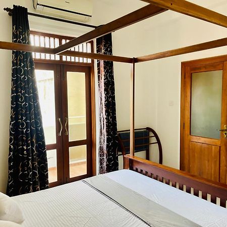 Sand & Surf Guest House Negombo Extérieur photo