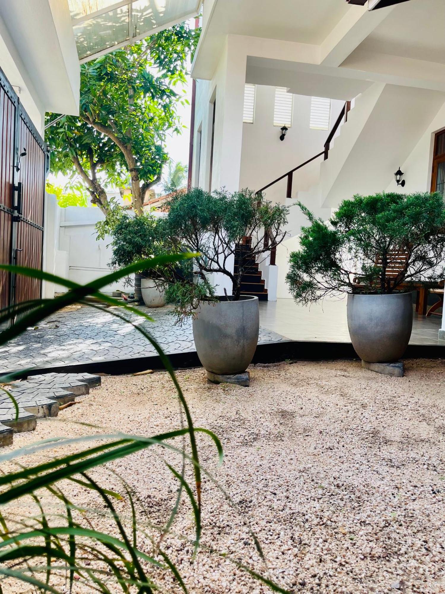 Sand & Surf Guest House Negombo Extérieur photo