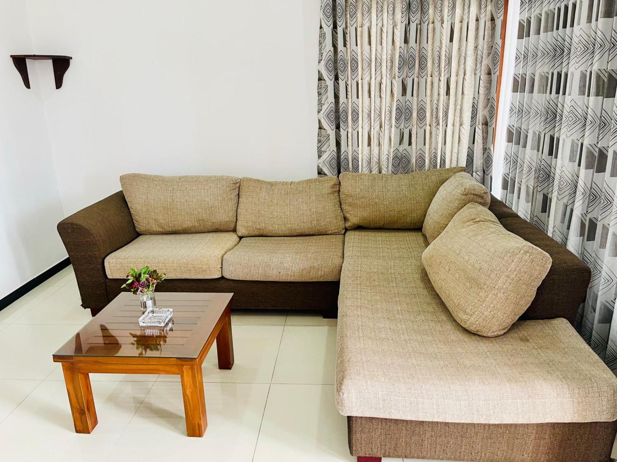 Sand & Surf Guest House Negombo Extérieur photo