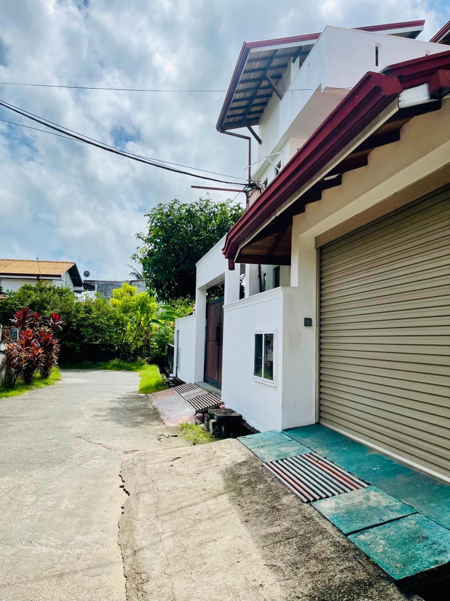 Sand & Surf Guest House Negombo Extérieur photo
