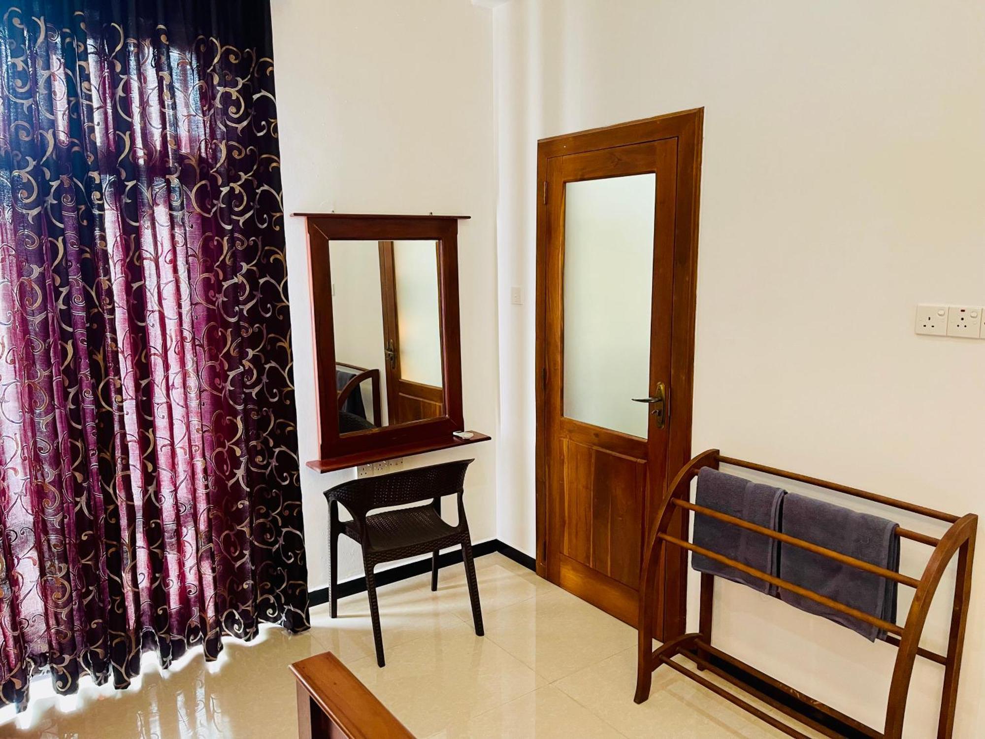 Sand & Surf Guest House Negombo Extérieur photo