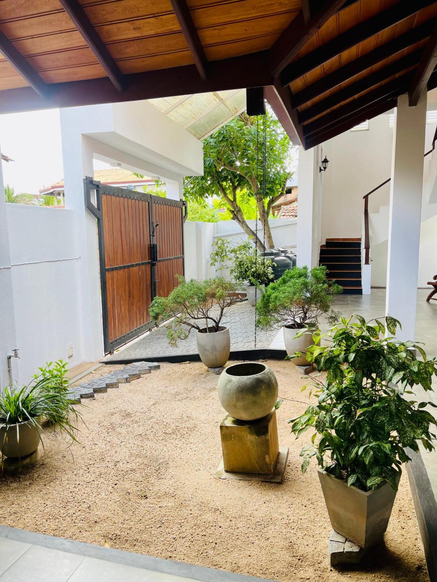 Sand & Surf Guest House Negombo Extérieur photo