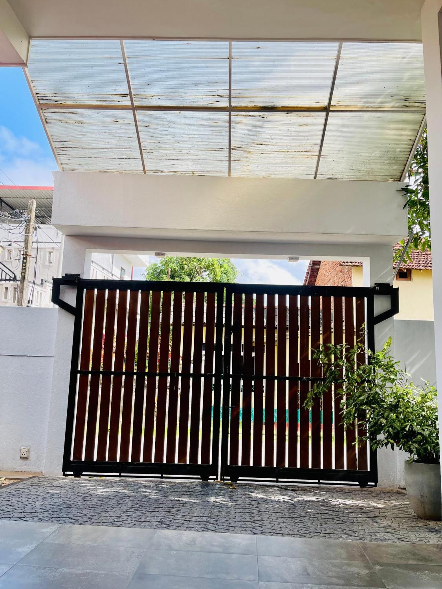 Sand & Surf Guest House Negombo Extérieur photo