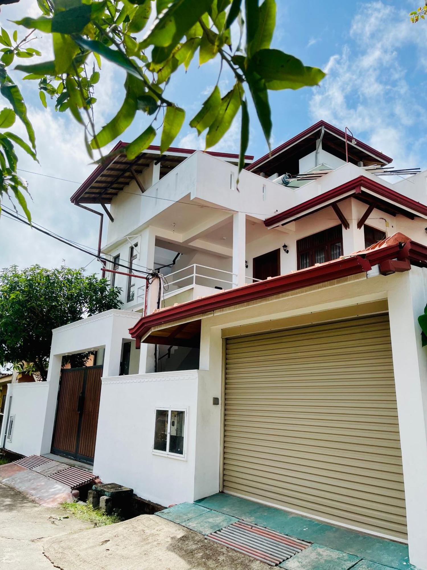 Sand & Surf Guest House Negombo Extérieur photo