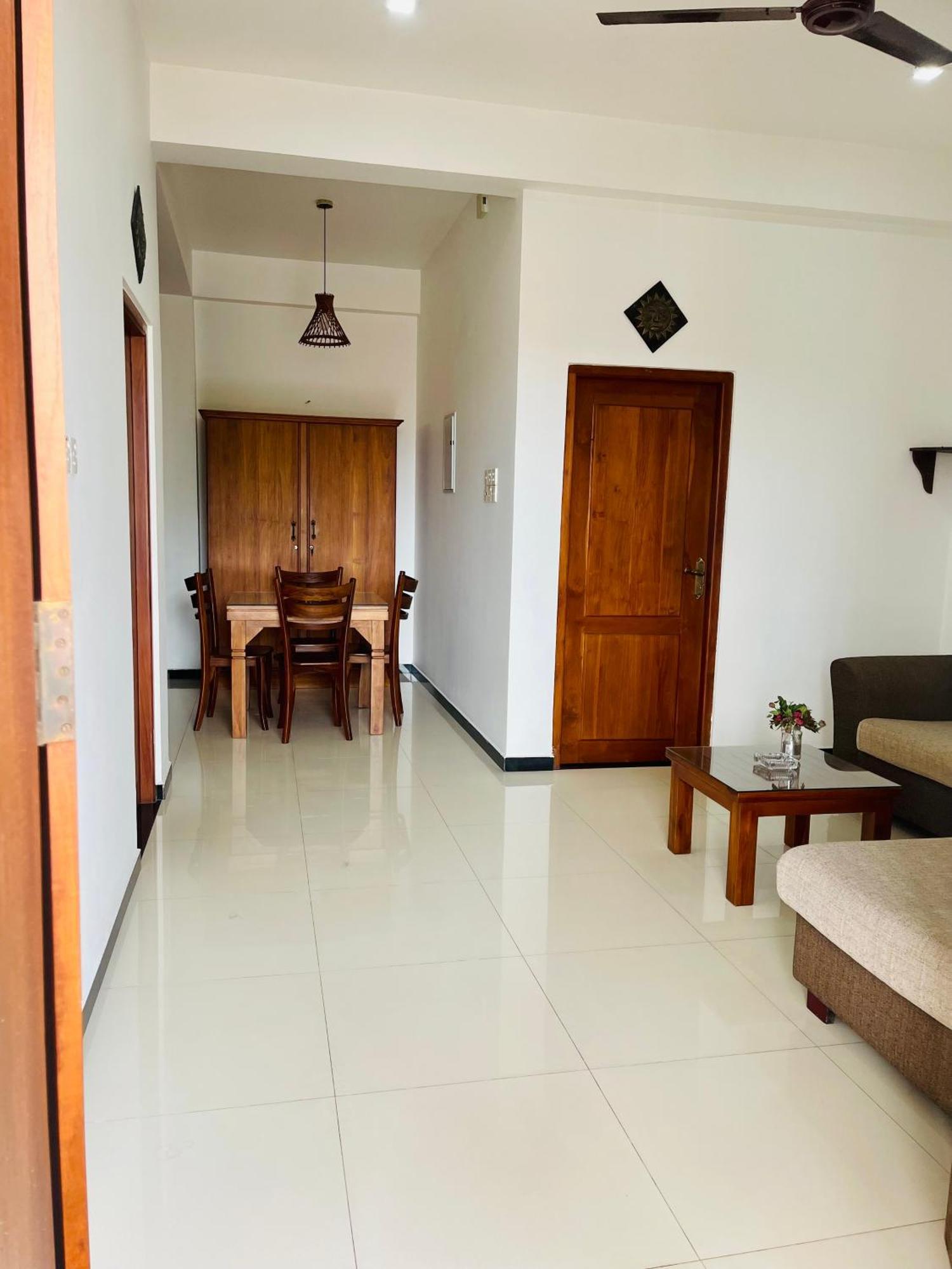 Sand & Surf Guest House Negombo Extérieur photo